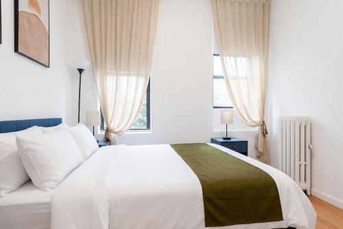 Aura Style 3BD Suite at Times Square Manhattan - Tap to explore photos