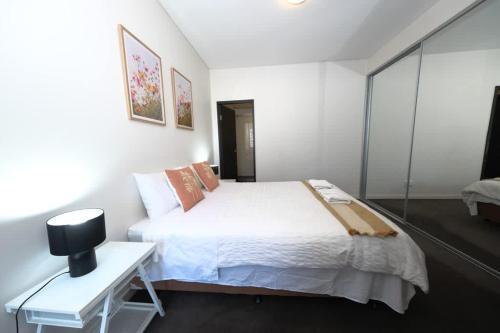 Sydney wentworth point 2bed close SYD Olympic park - Tap to explore photos
