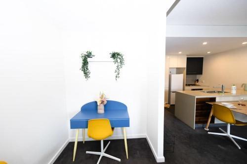 Sydney wentworth point 2bed close SYD Olympic park - Tap to explore photos