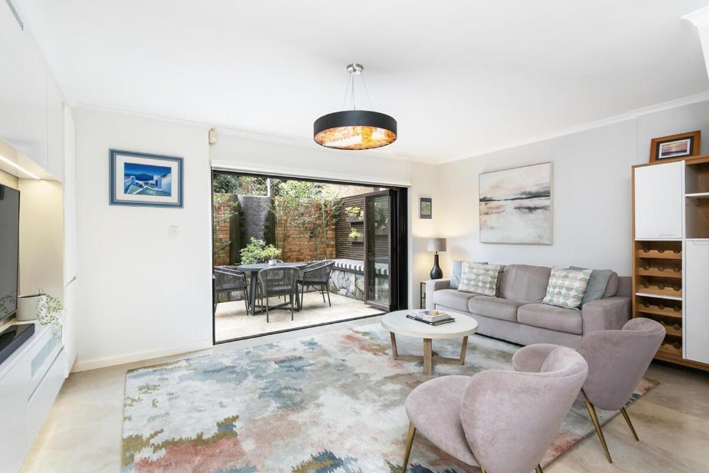 Cremorne contemporary comfort - Sunlit terrace - SUTH6