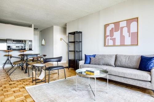 UES 1BR w Gym Pool Doorman Elevator nr park NYC-622 - Tap to explore photos