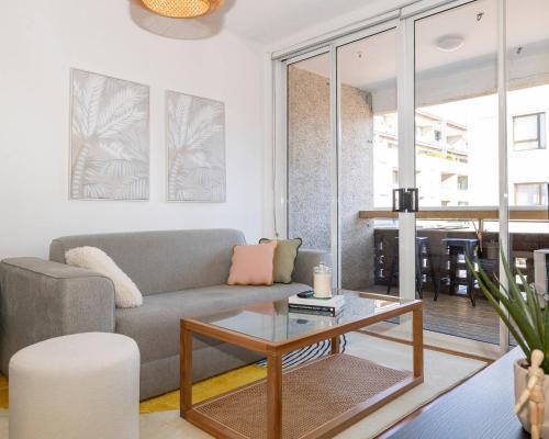 Bondi 2BR - Free Parking - Balcony - Superhost #3 Charlies - Tap to explore photos