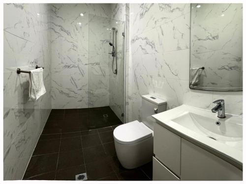 Burwood 2Br Lovely Apt Near Train - Tap to explore photos