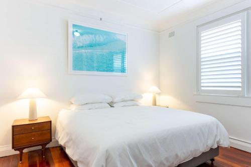 Stylish Art Deco 2 Bed Apt in Edgecliff - Tap to explore photos