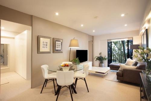 Macleay Palazzo, Potts Point I90 - Tap to explore photos