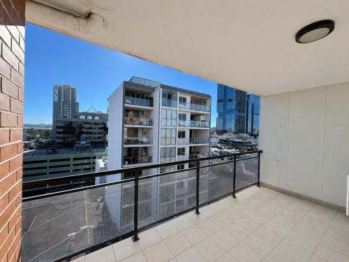 Modern 2 Bedroom Apartment with Parking Central Parramatta