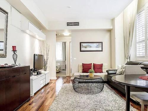 Inner City 2 Bedroom Apartment Self Catering - Tap to explore photos