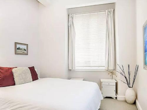 Inner City 2 Bedroom Apartment Self Catering - Tap to explore photos