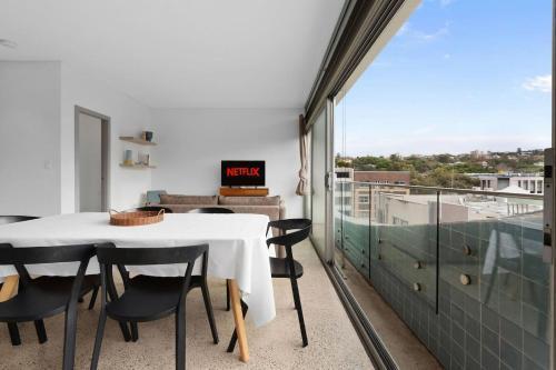 Warm Bondi Loft Stay Steps to Beach & Cafes Room Type - Apartment