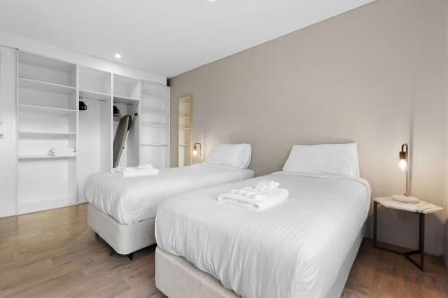Warm Bondi Loft Stay Steps to Beach & Cafes - Tap to explore photos