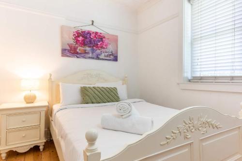 Art Deco 1 Bed Apt close to Beach & CBD - Tap to explore photos