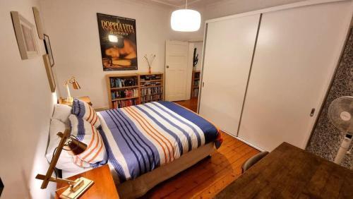 Classic Bondi 1 bed a few steps from the beach - Tap to explore photos