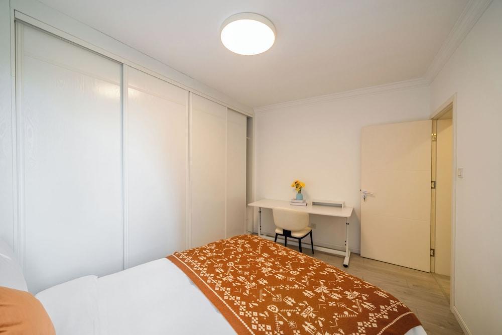Tyms Jinhongqiao High-End 3BR 2BA - Tap to explore photos