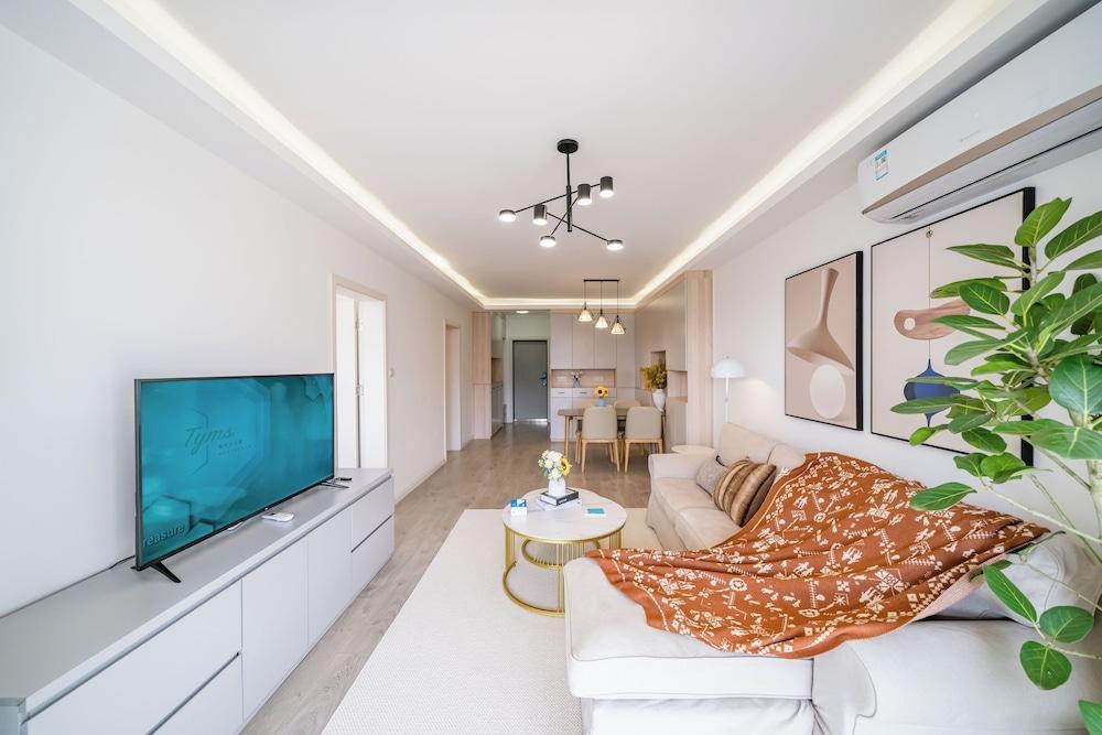 Tyms Jinhongqiao High-End 3BR 2BA - Tap to explore photos