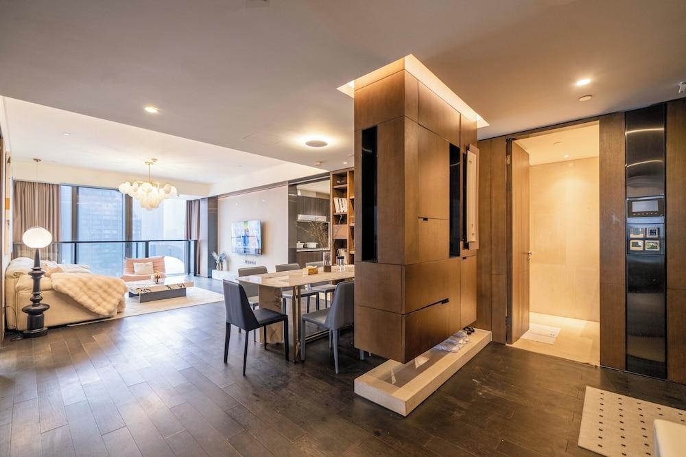 Zhome-Three Bedroom Luxury Suite2 - Tap to explore photos