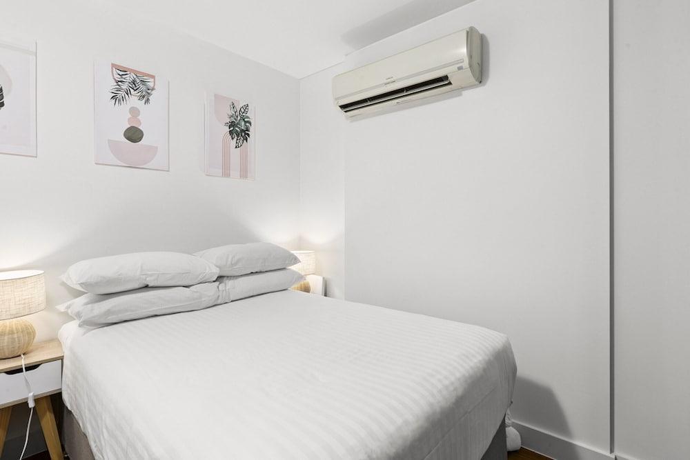 Ground Floor One-bed With Courtyard Access - Tap to explore photos