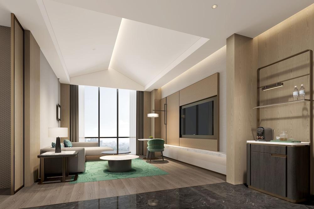 Buddy Feely Hotel Room Type - Executive Suite, City View