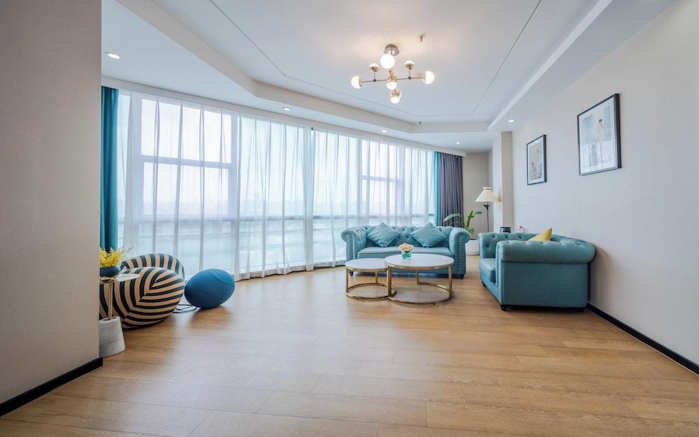 XANA Lite Hotel Guangzhou Baiyun Room Type - Superior Suite, City View