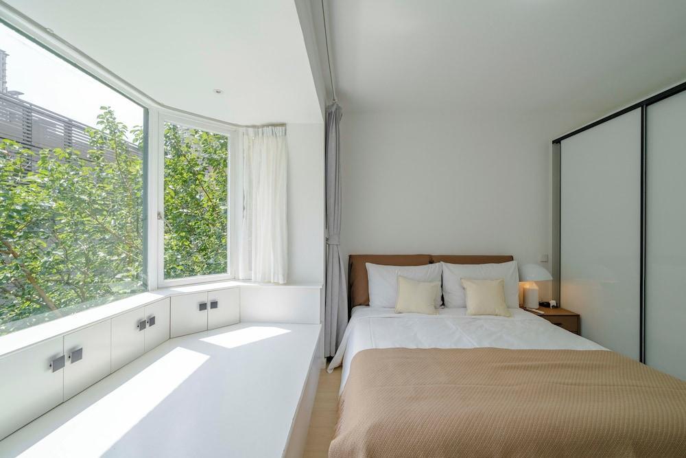Tyms Bright 2BR 1BA Apt Xuhui Center
