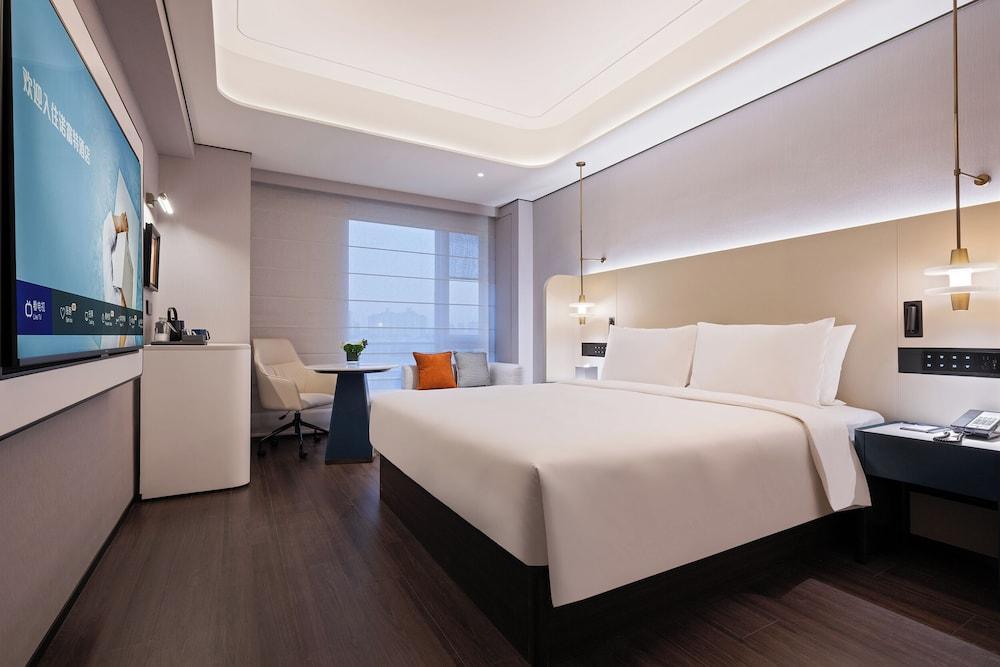 Novotel Shanghai Xuhui Riverside Room Type - Superior Room, 1 King Bed