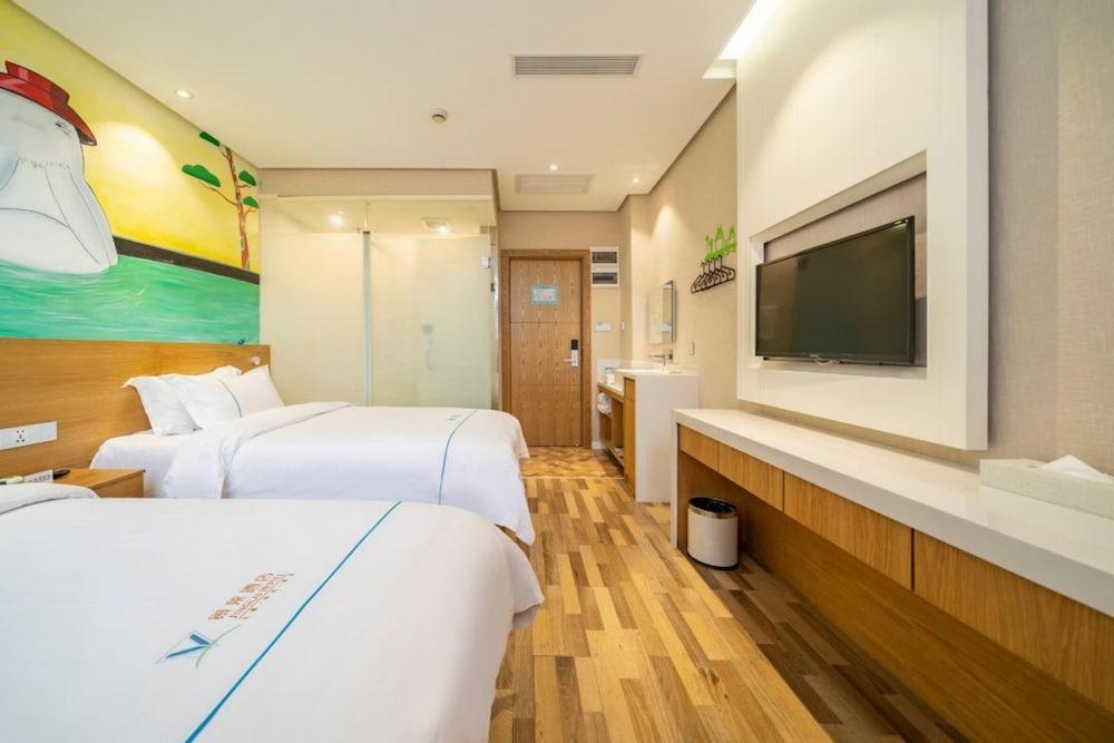 JinglaiHotelShanghai People's Square Room Type - Family Themed Room