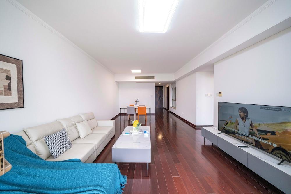 Tyms Modern 2BR APT Yucui Garden - Tap to explore photos