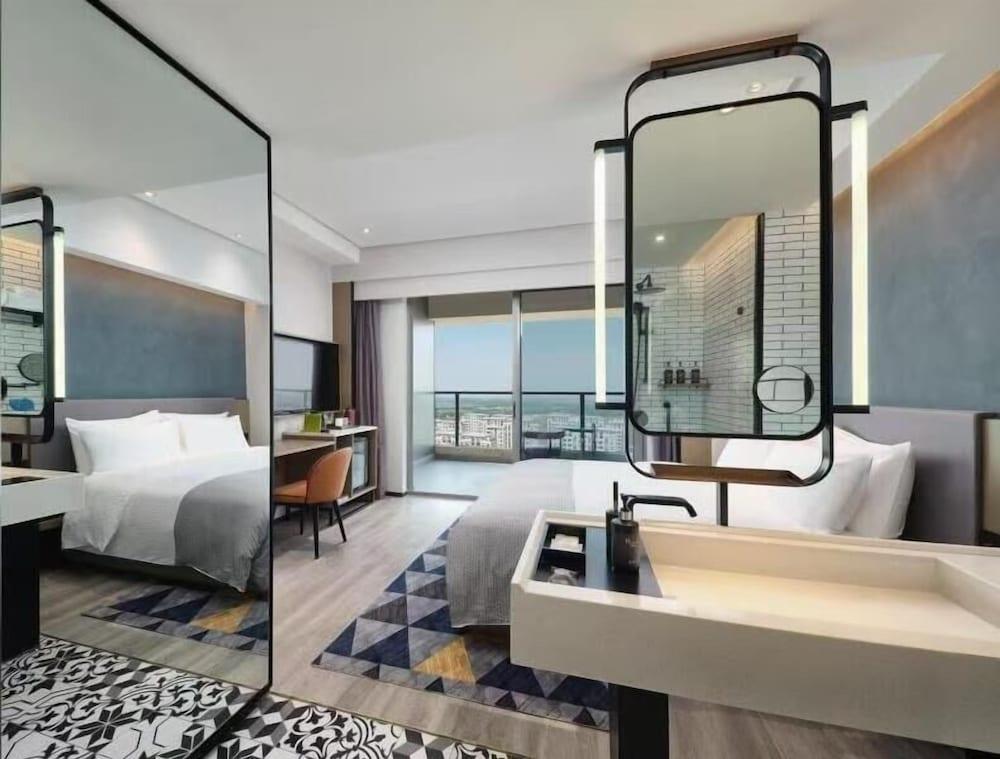 Wanda Moments Shanghai Room Type - Classic Single Room, Balcony