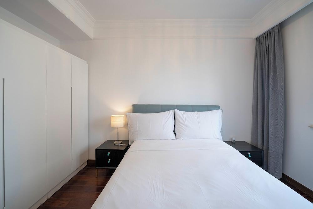 Tyms Xintiandi Elegant 3BR 2BA APT - Tap to explore photos