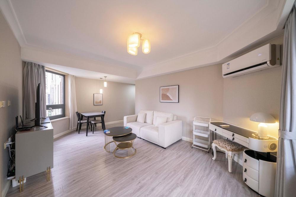 Tyms 1BR APT Gubei International Garden - Tap to explore photos