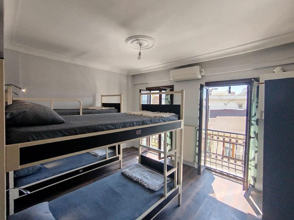 ivy hostel Room Type - Kadinlara Mahsus 8 Kisilik Oda 1 Yatak