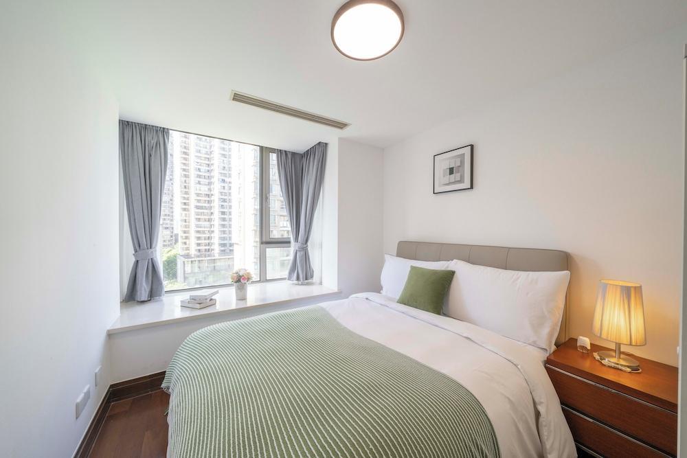 Tyms Premium 3BR 2BA Apt Walk to Metro - Tap to explore photos