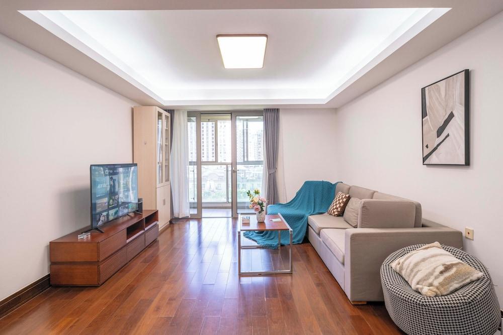Tyms Premium 3BR 2BA Apt Walk to Metro Room Type - Superior Apartment, 3 Bedrooms, Balcony, City View