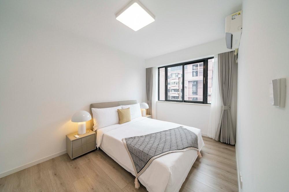 Tyms 2BR APT Hongqiao Paris Classic - Tap to explore photos