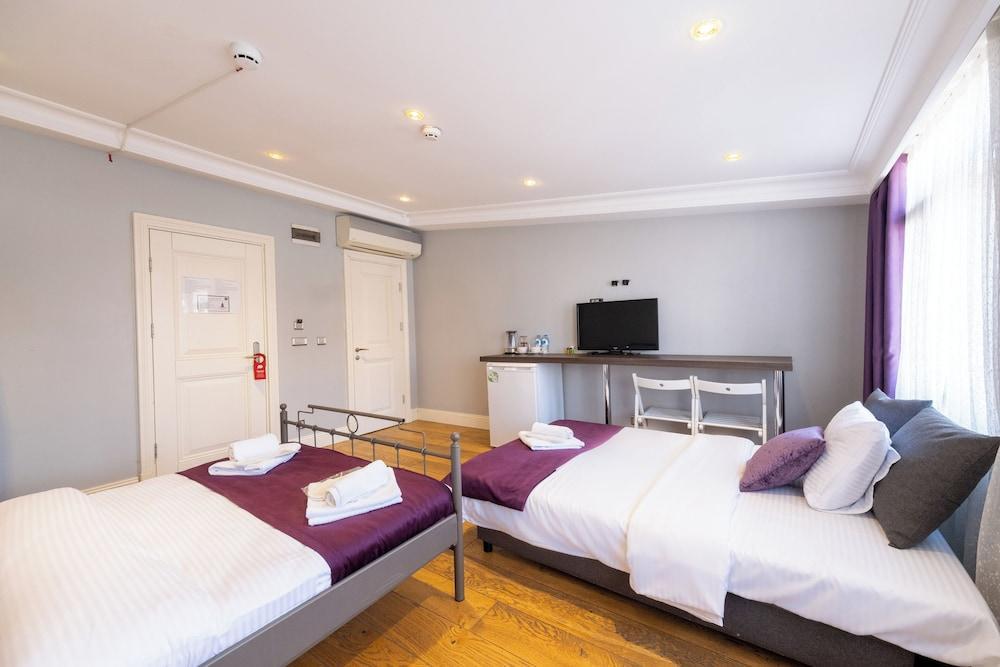 Frame Luxury Apartments Room Type - Deluxe Triple Room