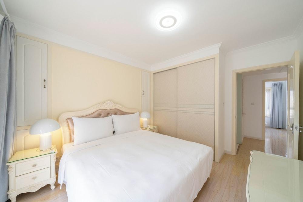 Tyms 2BR APT Xujiahui Dacheng Residence - Tap to explore photos