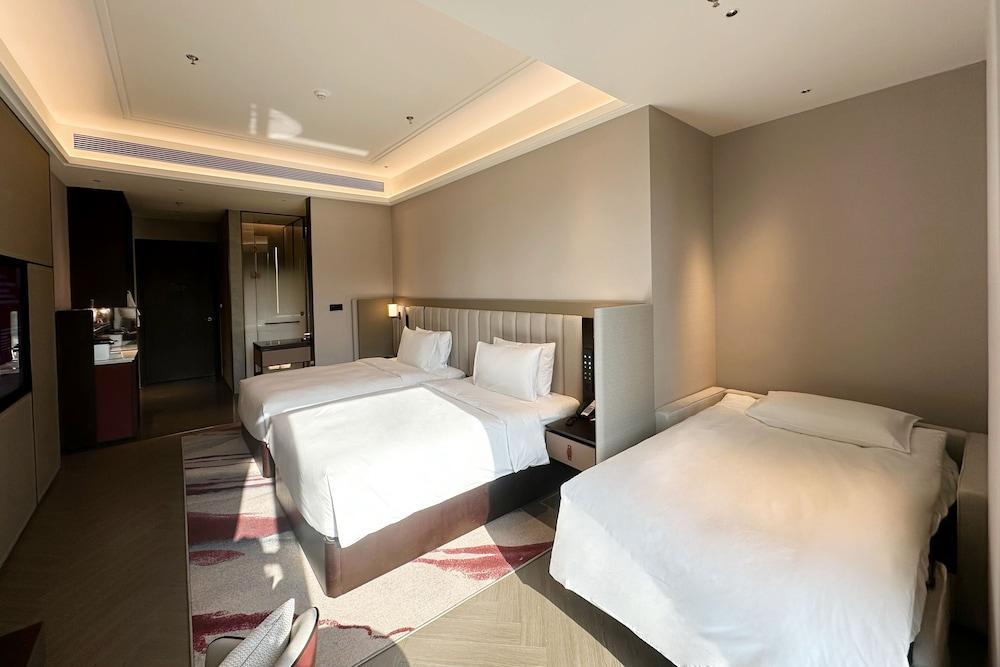 Mövenpick By Accor Shanghai People'S Square - Tap to explore photos