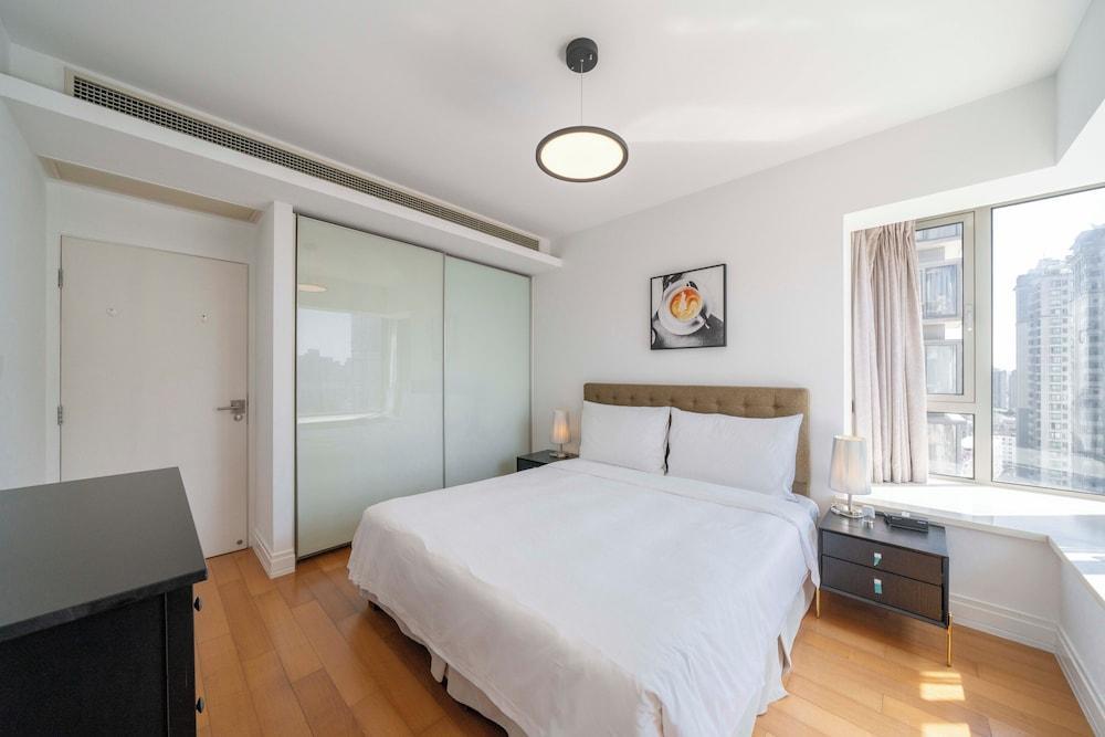 Tyms Comfortable 2BR 1BA Apt Xujiahui - Tap to explore photos