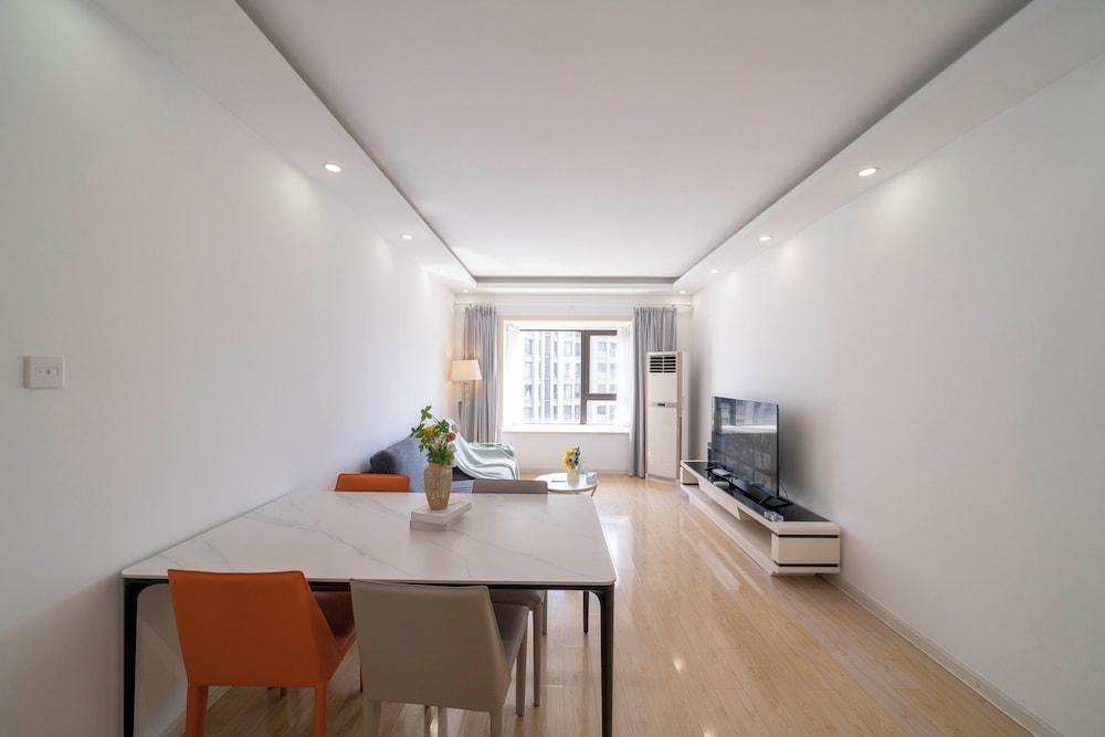 Tyms Modern 2BR APT Xujiahui Dacheng - Tap to explore photos