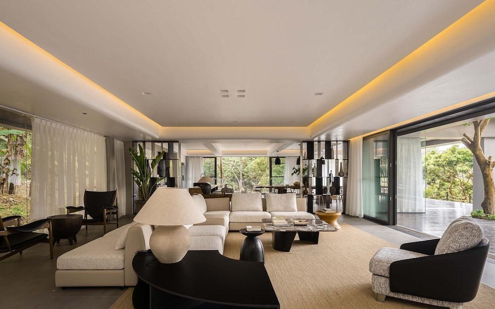 CongLinLi Wooded Homestay Room Type - Luxury House