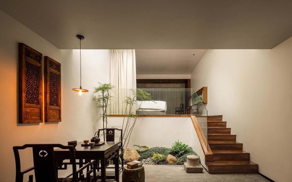 CongLinLi Wooded Homestay Room Type - Senior Twin Room