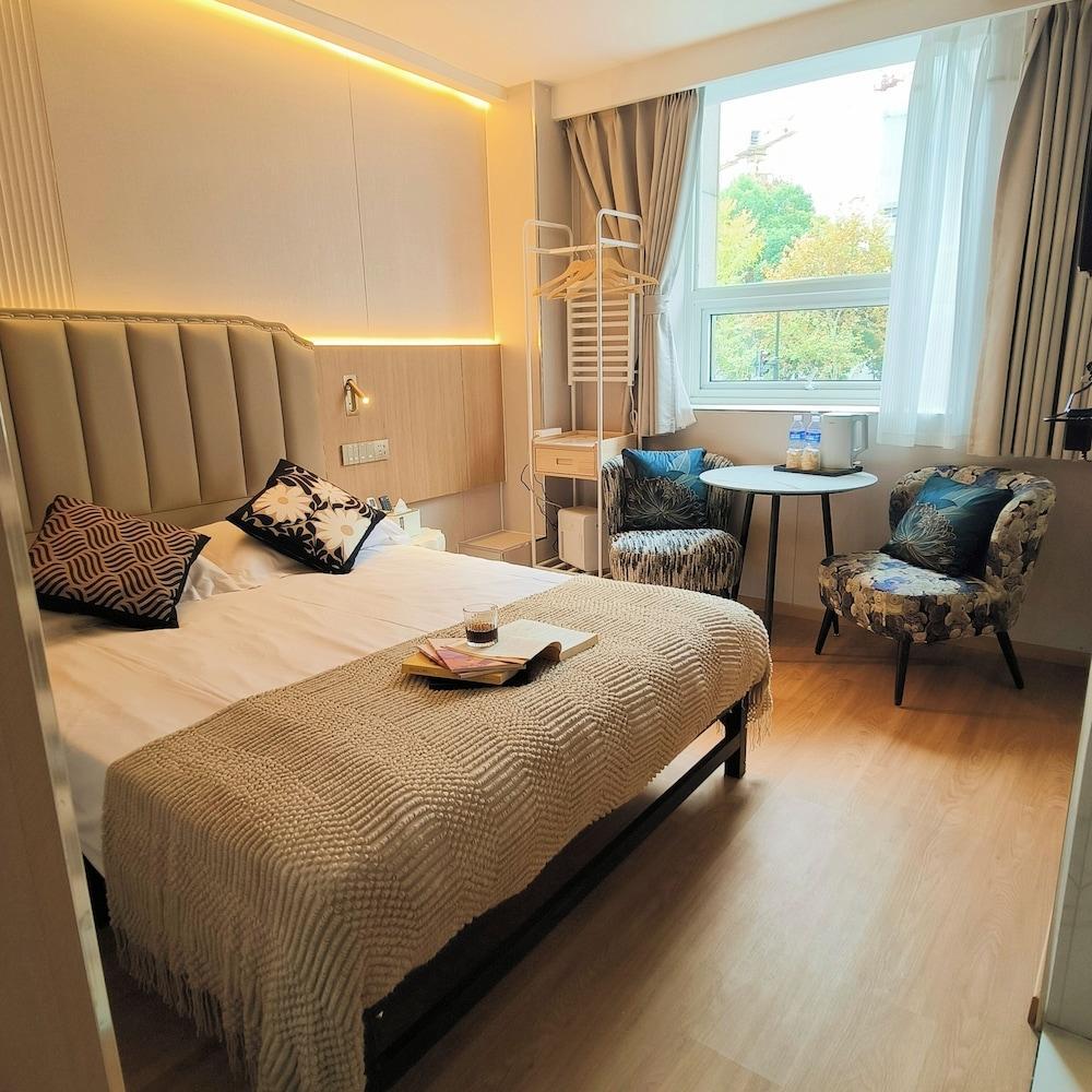 Shanghai Puyi Hotel Room Type - Superior Double Room
