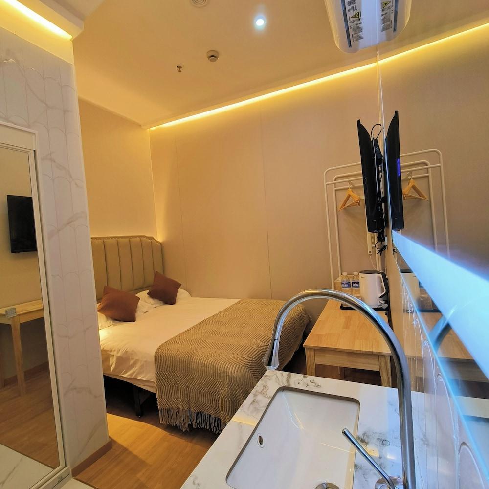 Shanghai Puyi Hotel Room Type - Classic Double Room