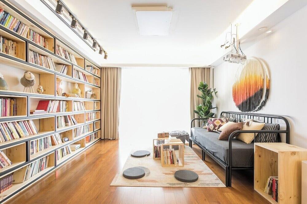 Book and Bed-People's Square Room Type - Senior Apartment, 2 Bedrooms, Balcony Book and Bed-People's Square Room Type - Senior Apartment, 2 Bedrooms, Balcony
