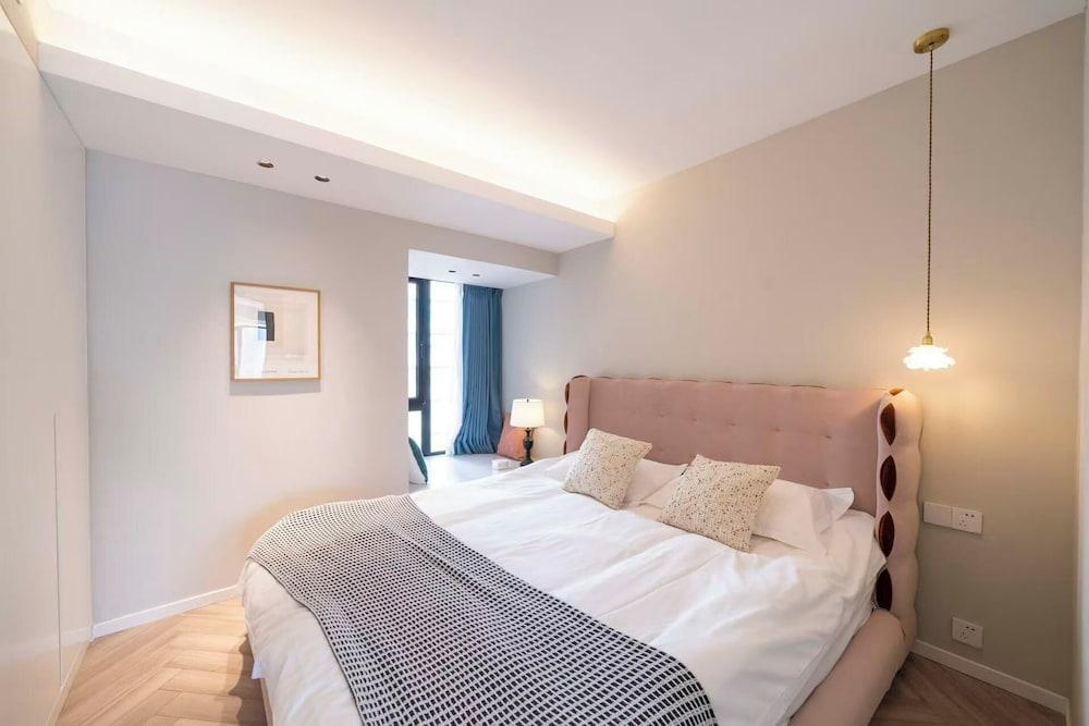 Book and Bed-People's Square Room Type - Senior Duplex