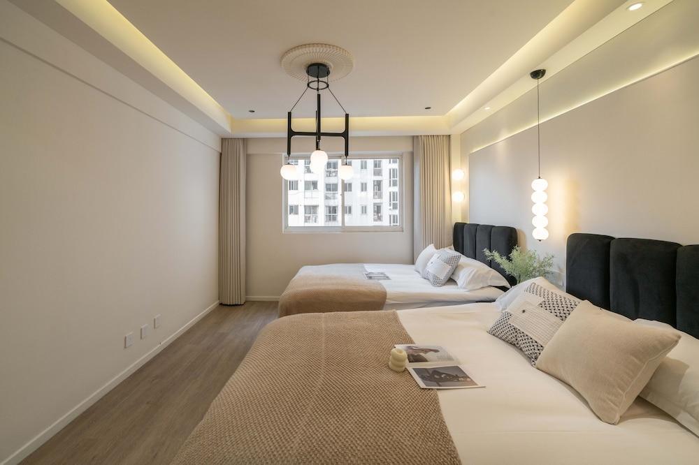 Book and Bed-People's Square Room Type - Senior Apartment, 2 Bedrooms, Bathtub Book and Bed-People's Square Room Type - Senior Apartment, 2 Bedrooms, Bathtub