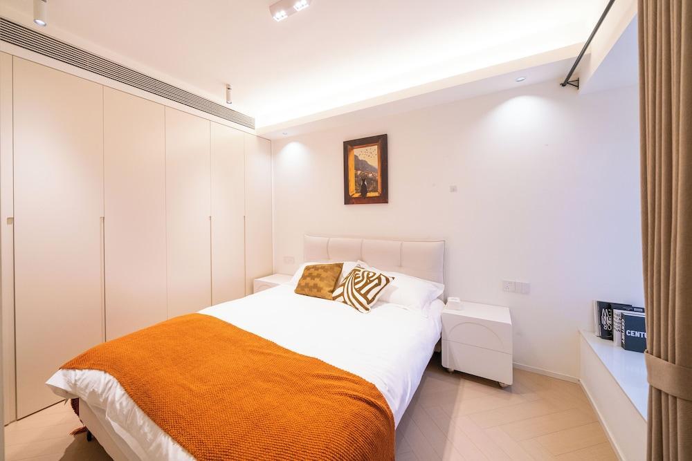 Book and Bed-People's Square Room Type - Senior Apartment, 2 Bedrooms Book and Bed-People's Square Room Type - Senior Apartment, 2 Bedrooms