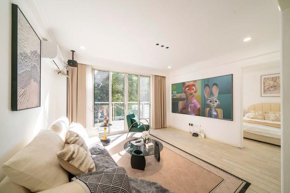 Book and Bed-People's Square Room Type - Senior Apartment