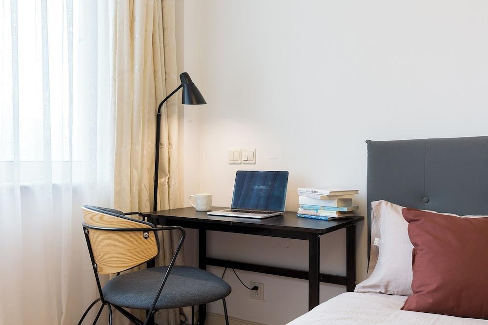 Book and Bed-People's Square Room Type - Senior Apartment, 2 Bedrooms, Kitchen