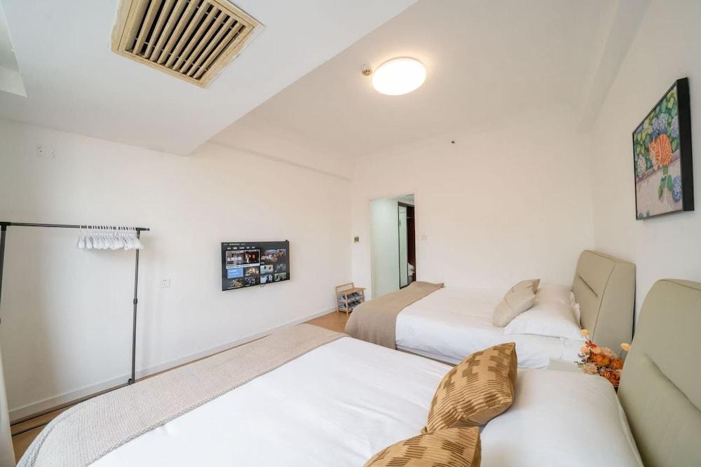 Book and Bed-People's Square Room Type - Comfort Apartment