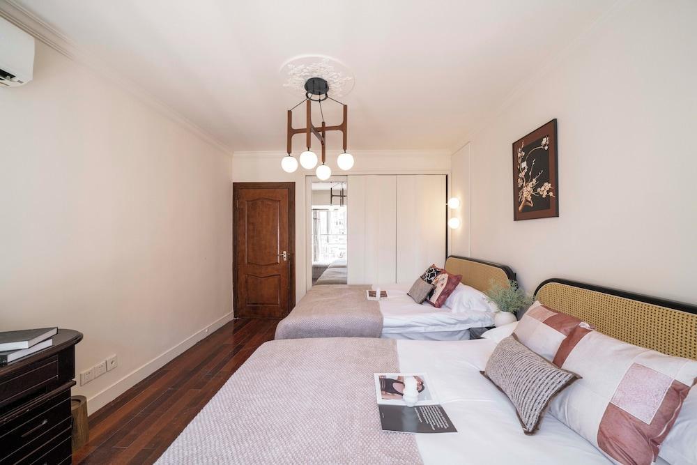 Book and Bed-People's Square Room Type - [Gatherings are prohibited] Senior Apartment